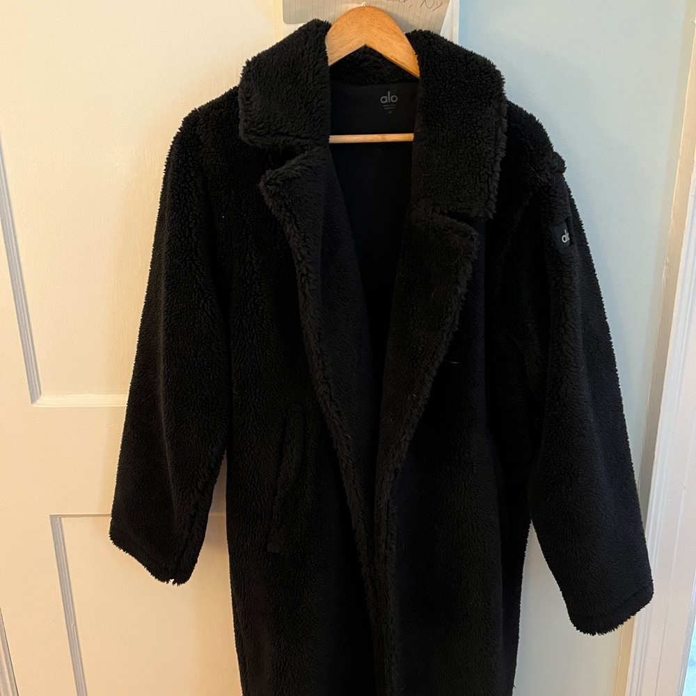 Alo Oversized Sherpa Trench. Barely worn. Size M
